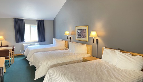 Habitación triple familiar, varias camas, no fumadores (1 Queen and 2 Double Beds)