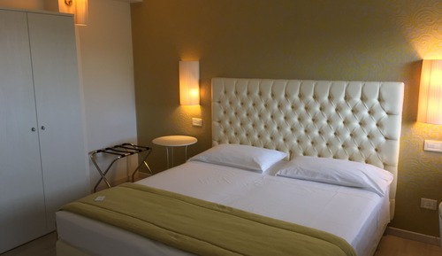 Habitación estándar con 1 cama doble o 2 individuales, 1 habitación, frigorífico, vistas a la ciudad