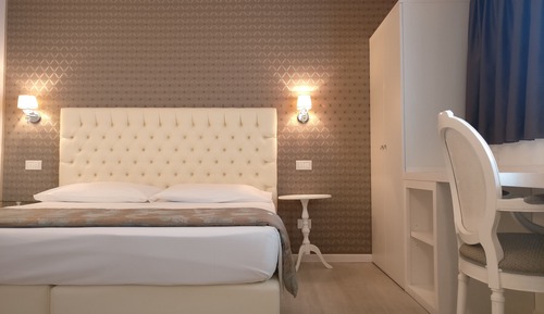 Habitación estándar con 1 cama doble o 2 individuales, 2 habitaciones, en una planta alta