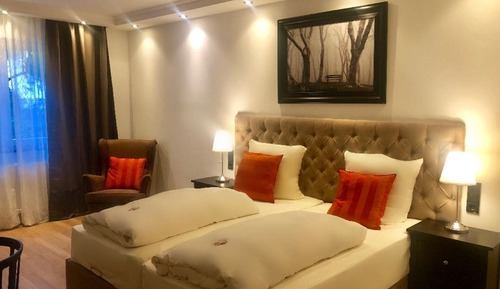 Habitación triple Confort, 1 habitación, vistas al jardín, planta baja