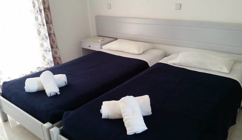 Estudio, vistas al jardín