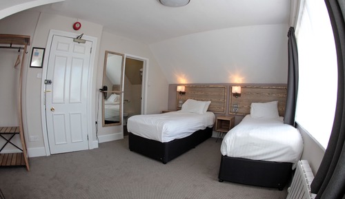 Habitación con 2 camas individuales