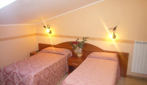 Habitación con 2 camas individuales