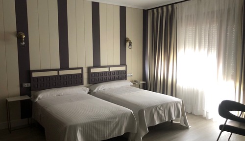 Habitación familiar con 1 cama doble o 2 individuales, varias camas