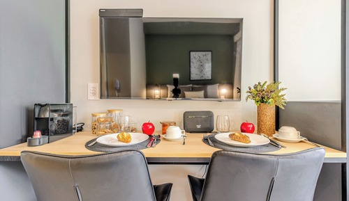 Studio Superior Casal com Varanda NR