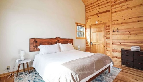 Cabaña, 1 cama de matrimonio grande, bañera de hidromasaje (Fern Haven)