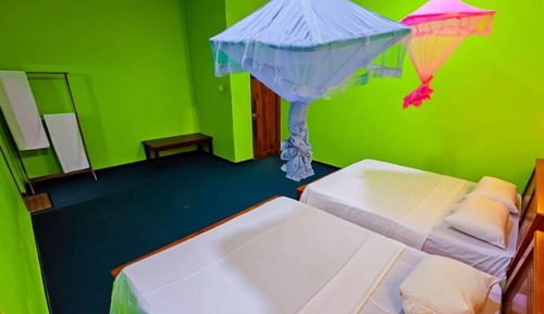 Habitación triple Deluxe, 2 camas de matrimonio