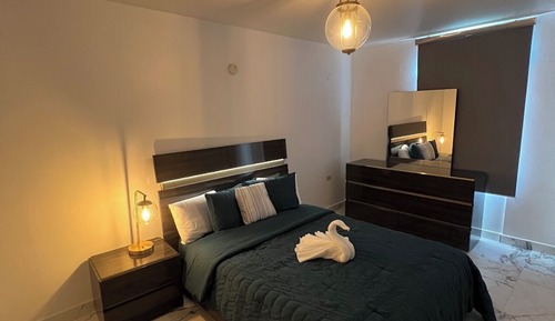 Apartamento de lujo, balcón, vistas a la montaña