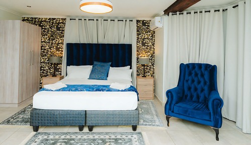 Habitación de lujo, baño privado, vistas al patio