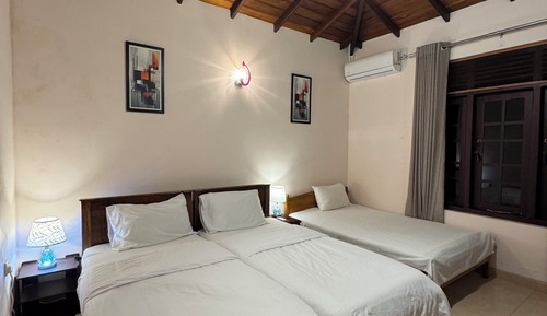 Habitación triple familiar, varias camas, vistas a la montaña