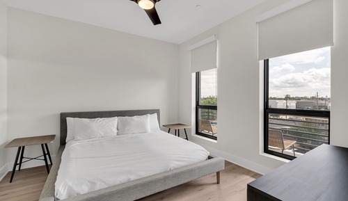 Apartamento de lujo, 1 cama de matrimonio grande, balcón