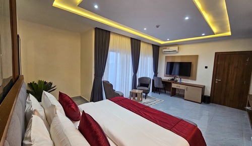 Superior Suite, Balcony, Courtyard View