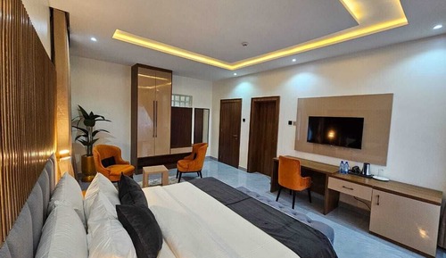 Luxury Suite, Balcony, Courtyard View