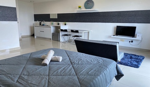 Estudio superior, 1 cama de matrimonio, balcón, vistas a la ciudad