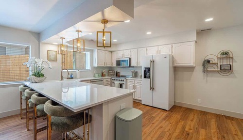 Casa, varias camas, patio, vistas al jardín (The Deco Retreat - UNR - Pet Friendly)