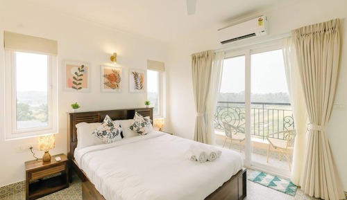 Superior Apartment, Pool View