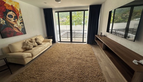 Apartamento familiar, 2 habitaciones, vistas a la colina