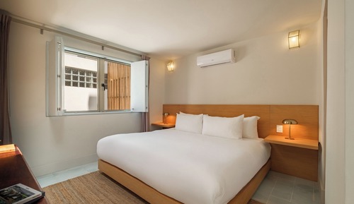 Deluxe Room, 1 King Bed