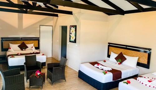 Villa familiar, patio, vistas a la piscina