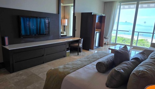 Suite de lujo, piscina privada, vistas a la playa