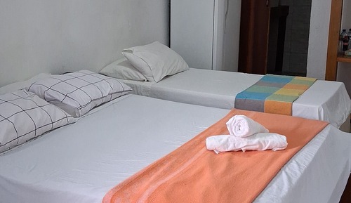 Habitación estándar con 2 camas individuales, patio, vistas a la piscina