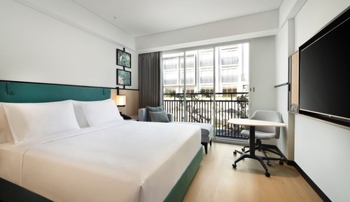 Habitación, 1 cama de matrimonio grande, vistas a la piscina