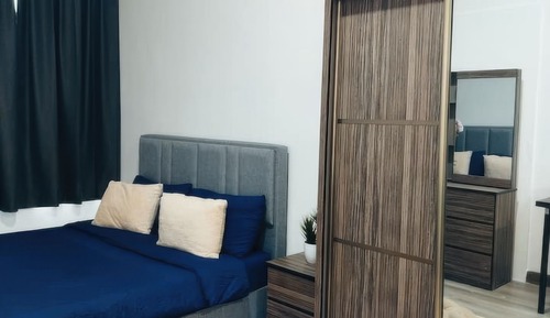 Estudio superior, 1 cama de matrimonio, cocina, vistas a la ciudad