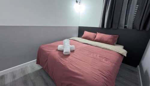 Apartamento superior, 2 habitaciones, cocina, vistas a la ciudad