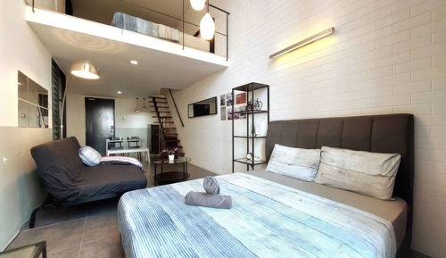 Estudio Deluxe, 2 camas de matrimonio, cocina, vistas a la ciudad