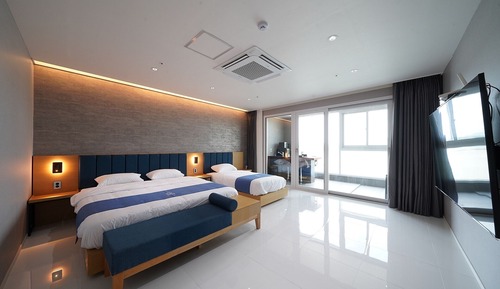 Deluxe (King + Single)