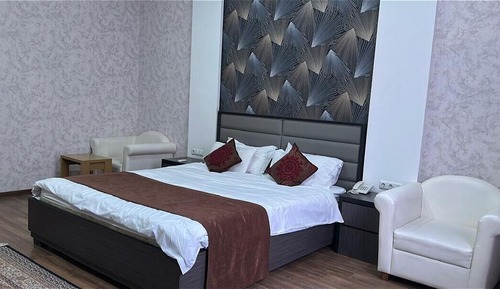 Luxury Suite, Courtyard View