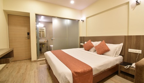 Premium Twin and King Bed Room