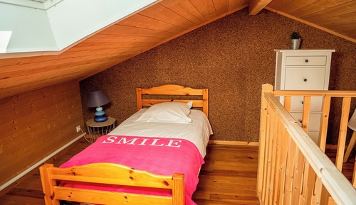 Habitación triple superior, vistas al patio