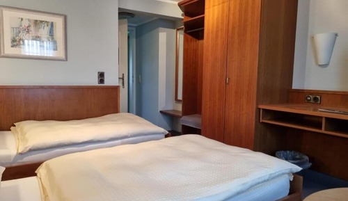 Habitación con 2 camas individuales, vistas a la ciudad