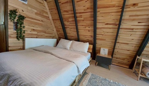 Bungalow, patio, vistas a la montaña