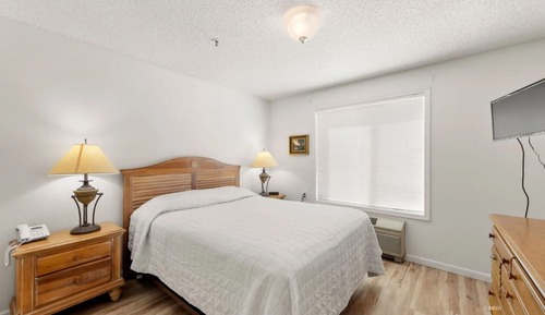 2 Bedroom, 2 Queens, 1 Bath, Non-Smoking