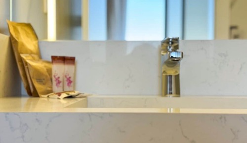 Habitación Confort doble, vistas parciales al mar