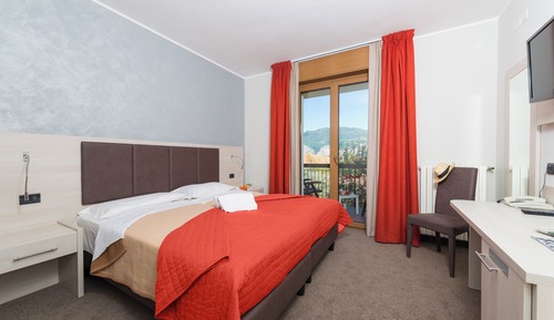 Habitación Deluxe con 1 cama doble o 2 individuales, balcón