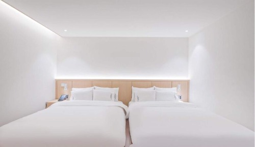 Signature Royal Family Twin