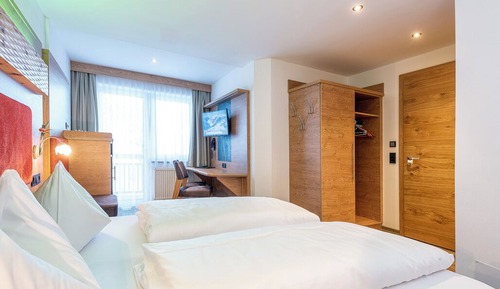 Classic Double Room, Balcony, Mountain View