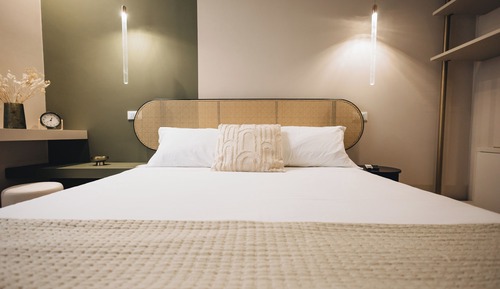 Habitación con 1 cama doble o 2 individuales, no fumadores, baño privado