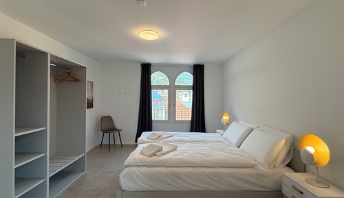 Apartamento superior, balcón, vistas a la ciudad