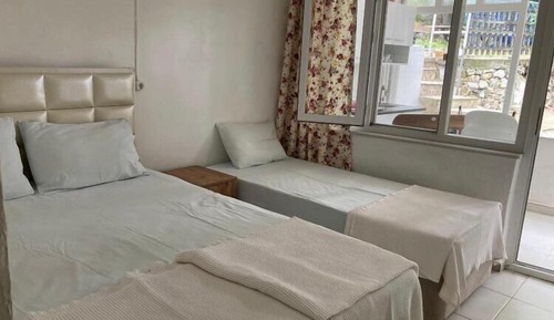 Habitación triple básica, vistas al jardín