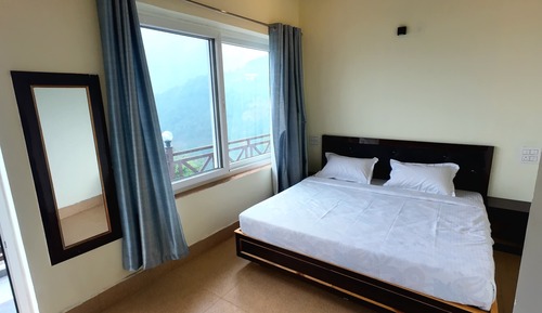 Habitación económica doble, balcón, vistas a la montaña