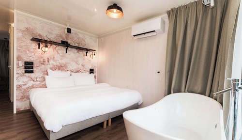 Suite junior, vistas al puerto deportivo