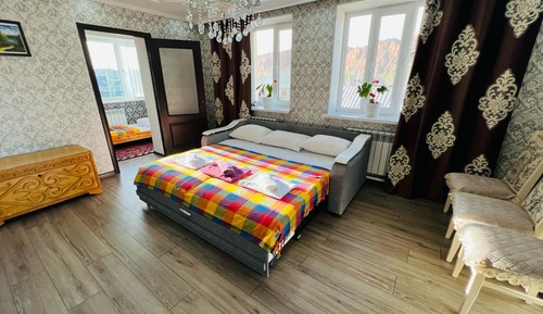 Single Room, Mountain View