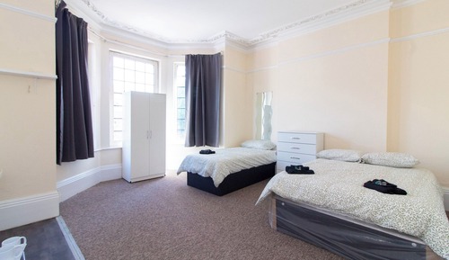 Habitación con 2 camas individuales