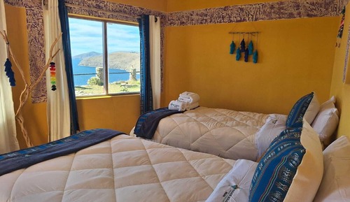 Habitación estándar con 1 cama doble o 2 individuales, vistas al lago