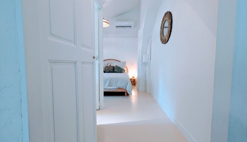 Estudio superior, baño privado, vistas al valle