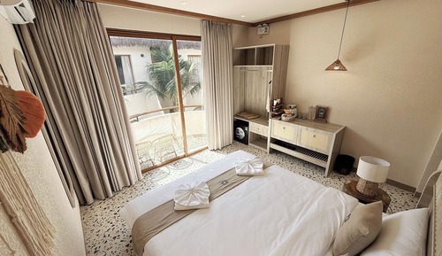 Habitación doble, vistas a la piscina